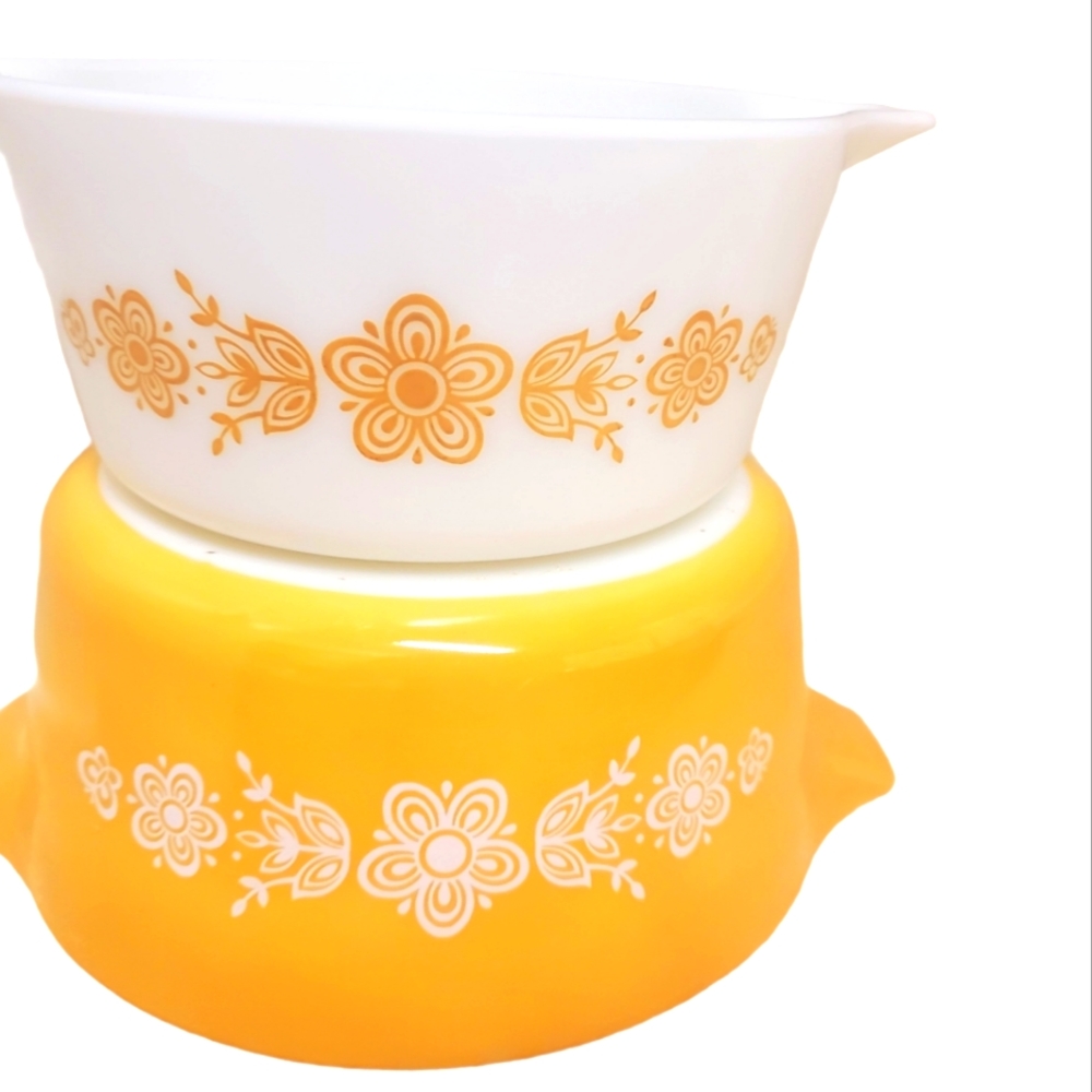 Vintage Pyrex Mixing Bowls Golden Yellow and White